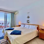 Apartment Seafront Ourania Mesongi