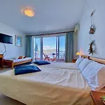 Apartment Seafront Ourania *