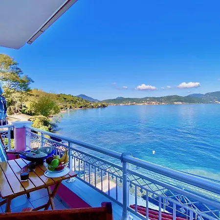 Seafront Ourania דירה *