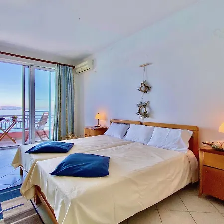 דירה Seafront Ourania מסונגי