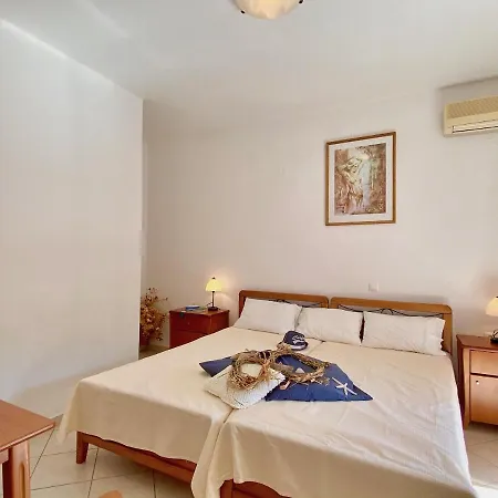 Seafront Ourania דירה *