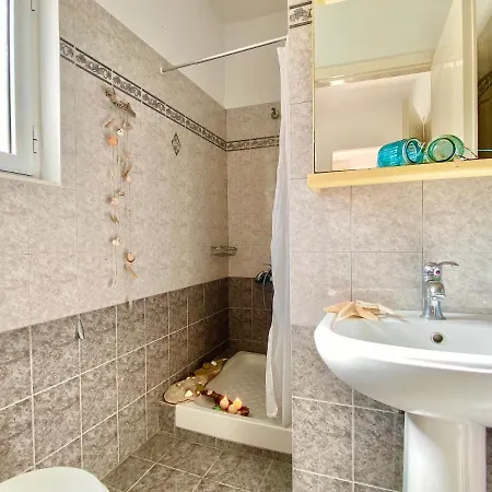 Seafront Ourania דירה *