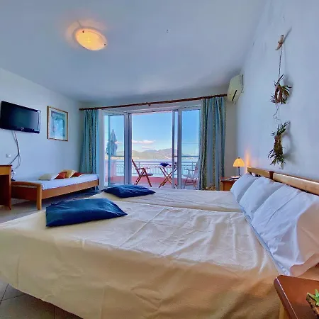 דירה Seafront Ourania *