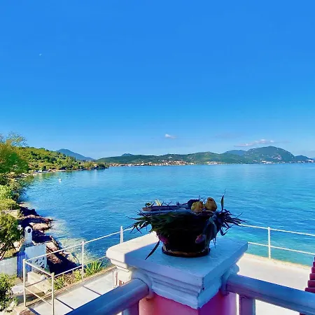 דירה Seafront Ourania *