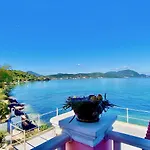דירה Seafront Ourania *