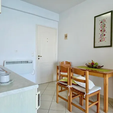 Seafront Ourania Appartement Mesongí