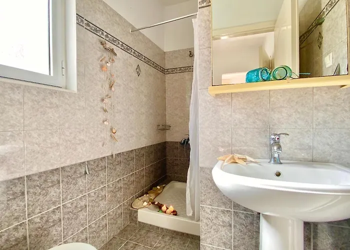 Seafront Ourania Apartamento *