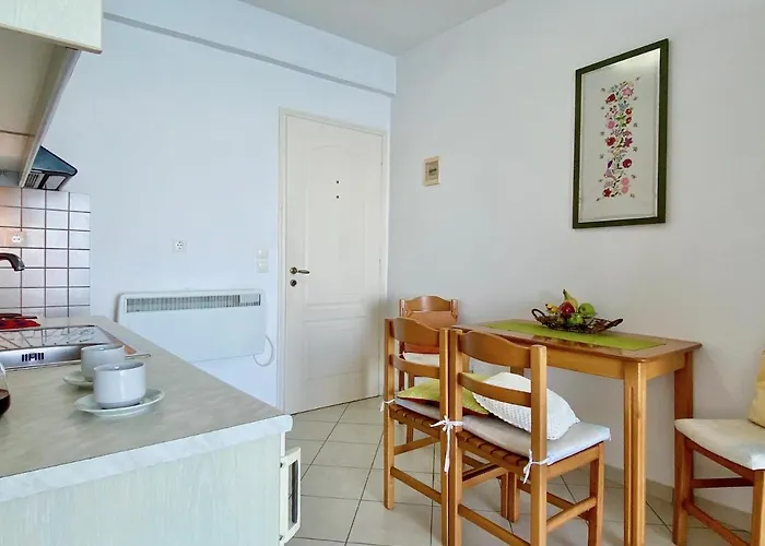 Seafront Ourania Apartamento Mesongí